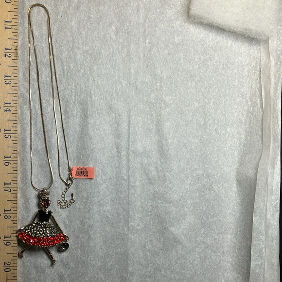 NWT Fun Necklace of a dancing queen - Picture 3 of 3